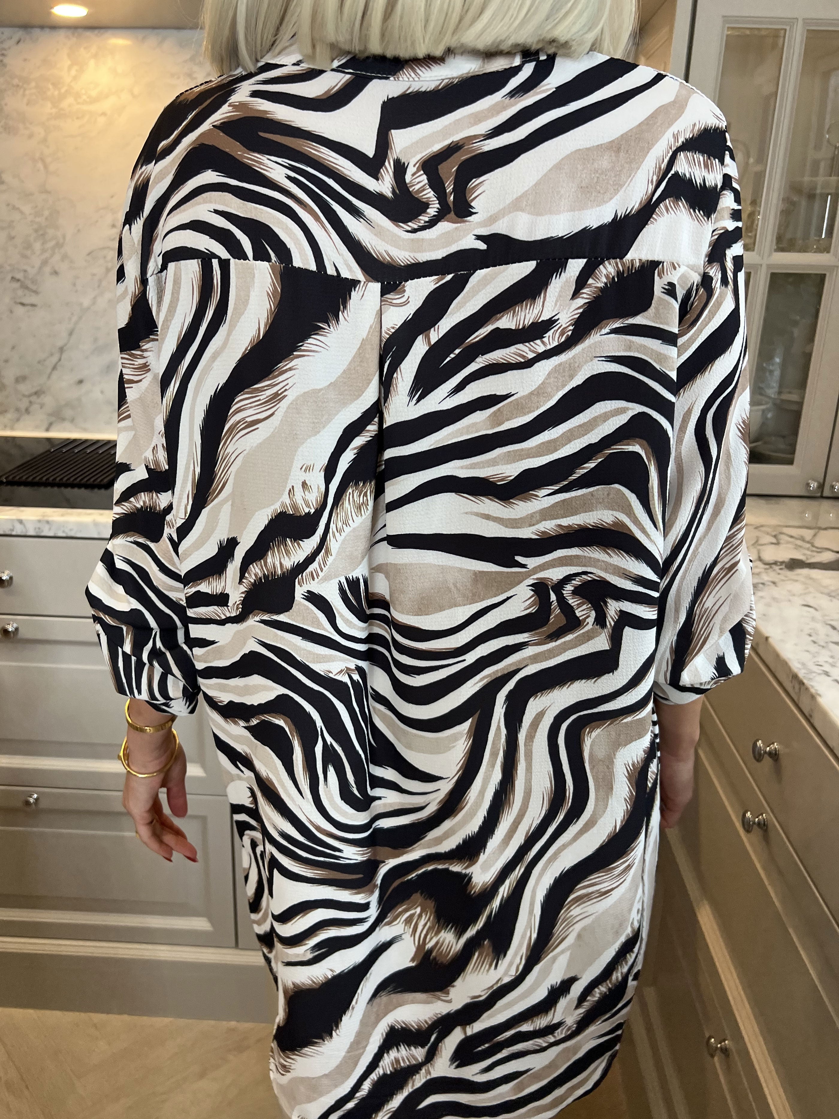 Vanesa Animal - Lätt och luftig tunika i djurmönster